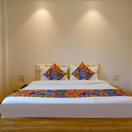 Collection O Hotel Farmaish Garden Chinchvad Екстериор снимка