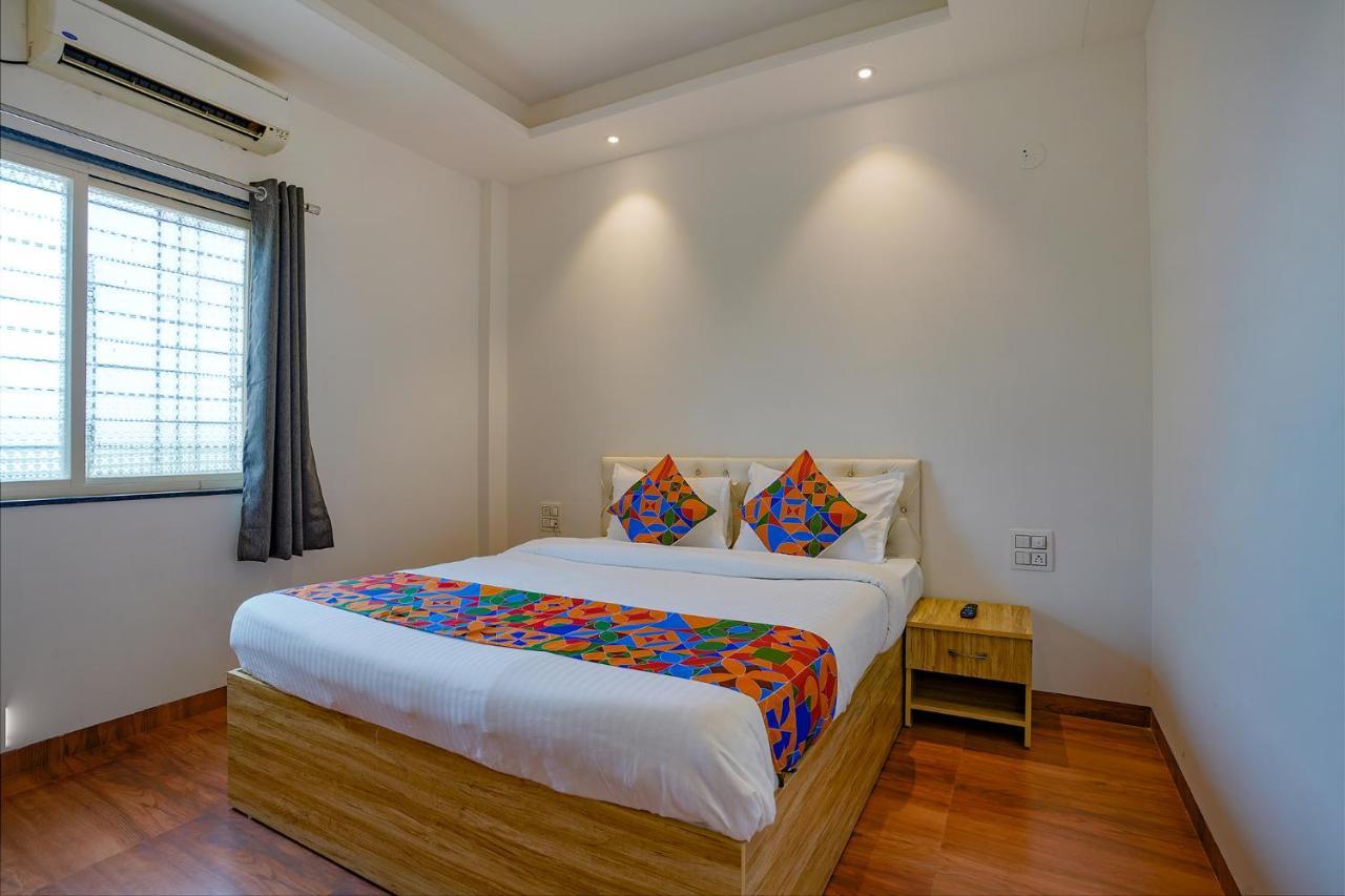 Collection O Hotel Farmaish Garden Chinchvad Екстериор снимка