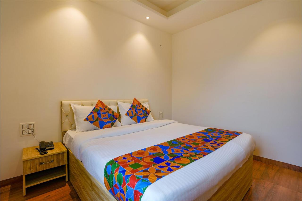 Collection O Hotel Farmaish Garden Chinchvad Екстериор снимка