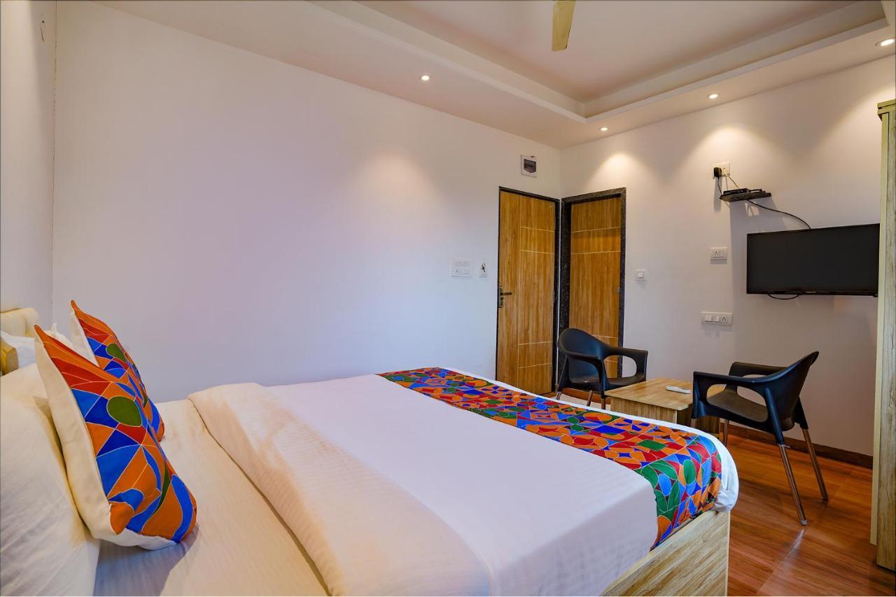 Collection O Hotel Farmaish Garden Chinchvad Екстериор снимка