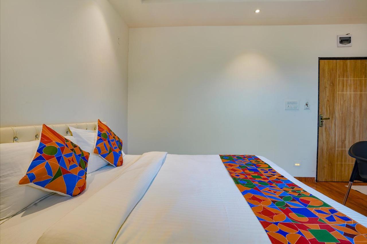 Collection O Hotel Farmaish Garden Chinchvad Екстериор снимка